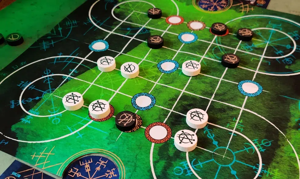 Duell der Zirkel - Spielsituation Brettspiel Familienspiel Zweipersonenspiel